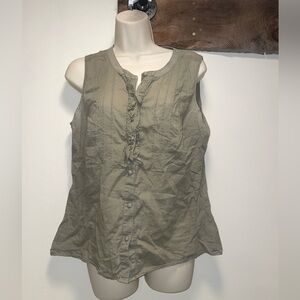 Ann Taylor green button front sleeveless top
Size 12